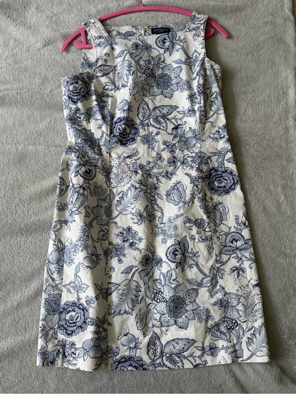 Ann Taylor 10P White Blue Floral Sheath Dress Knee Length Square Neck Tapestry